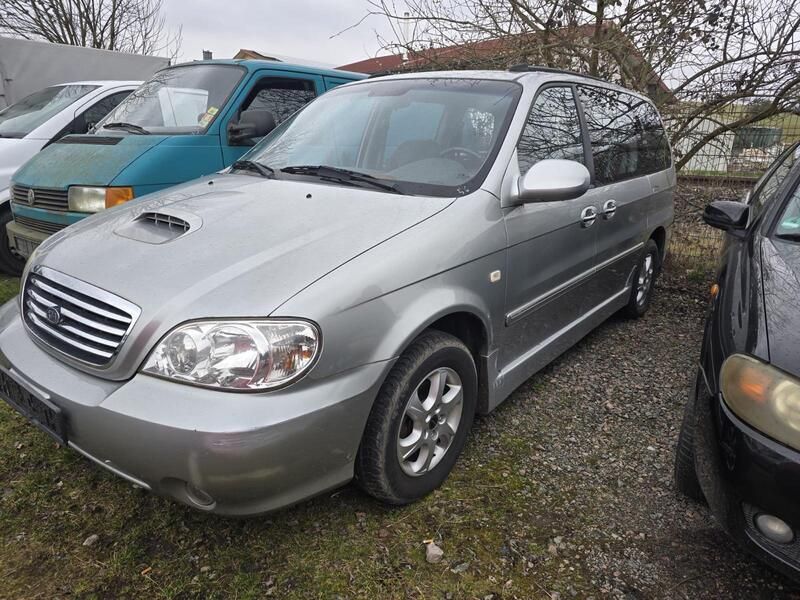 Silber Gebraucht 2002 Kia Carnival Van / Kleinbus | 650 € (Superpreis) - Bild 1/4