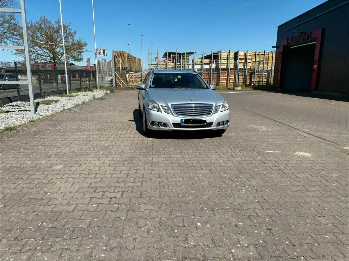 Gebraucht Mercedes E250 Elegance 204 PS (150 kW) 2011 Silber Kombi
