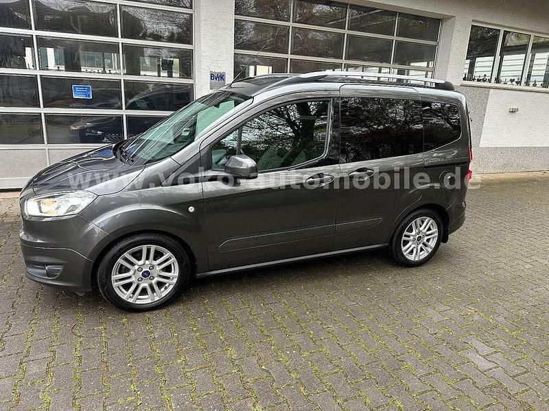 Gebraucht Ford Tourneo Courier Ambiente 95 PS (69 kW) 2017 Grau Van / Kleinbus