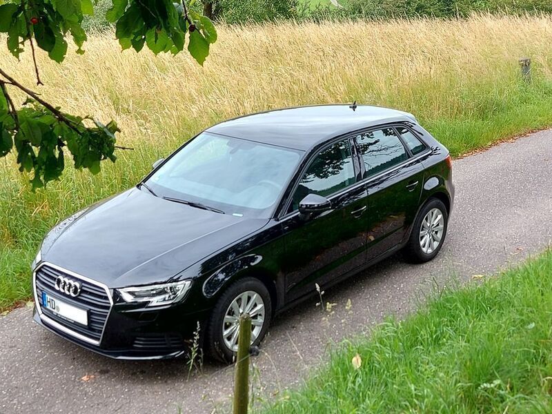 Schwarz Gebraucht 2019 Audi A3 Sportback Limousine | 15.900 € (Fairer Preis) - Bild 1/4