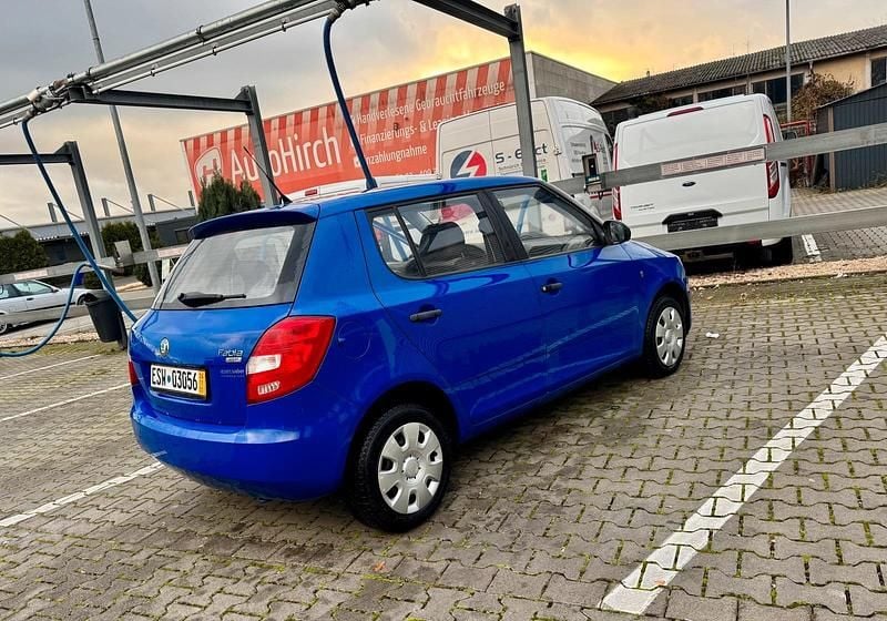 Gebraucht Skoda Fabia 60 PS (44 kW) 2009 Blau Kleinwagen