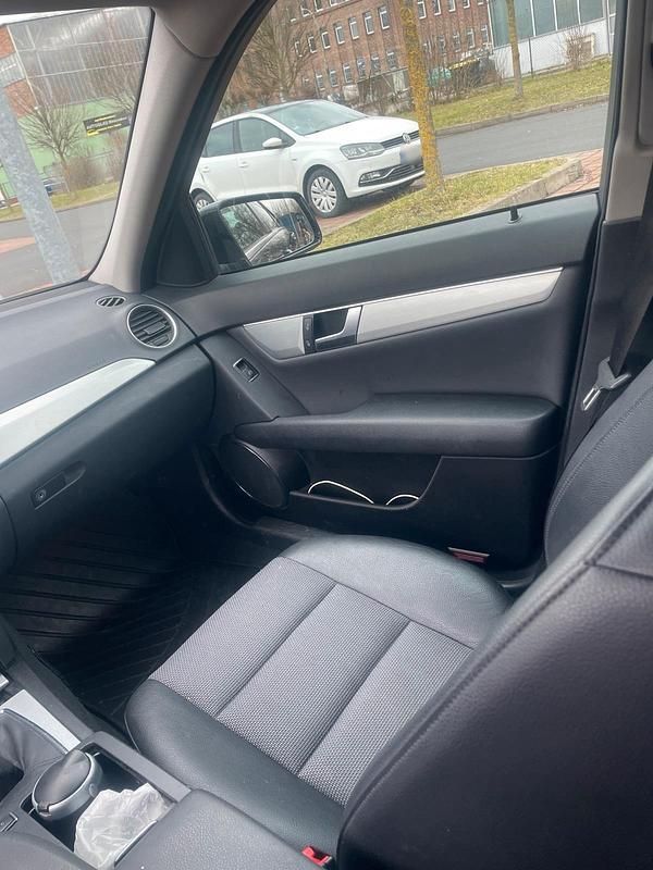 Gebraucht Mercedes C200 136 PS (100 kW) 2011 Schwarz Limousine