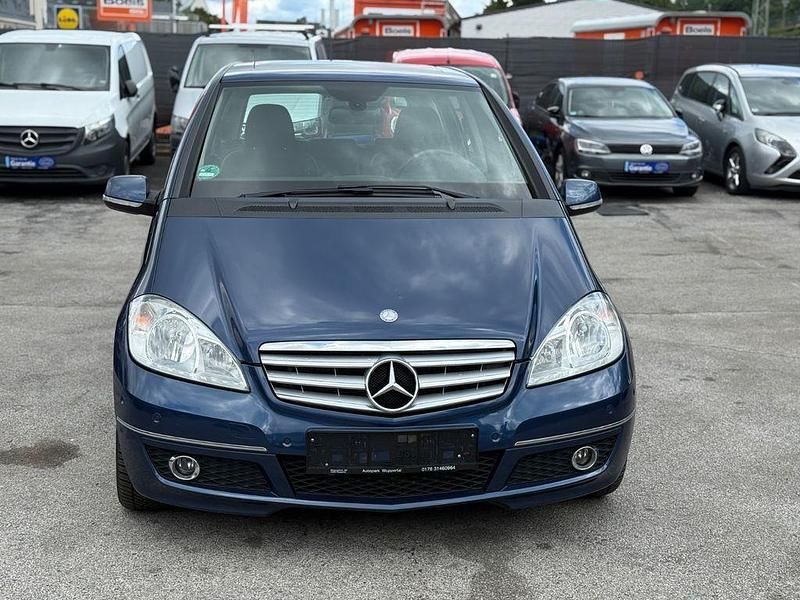 Blau Gebraucht 2012 Mercedes A180 Limousine | 4.650 € (Guter Preis) - Bild 1/4