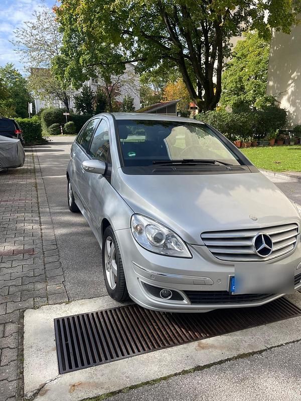 Silber Gebraucht 2005 Mercedes B200 Van / Kleinbus | 2.399 € (Superpreis) - Bild 1/4