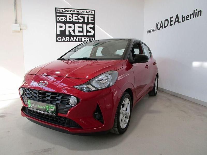 Gebraucht Hyundai i10 90 PS (66 kW) 2022 Dragon red/ phantom black / mic (metallic) Kleinwagen