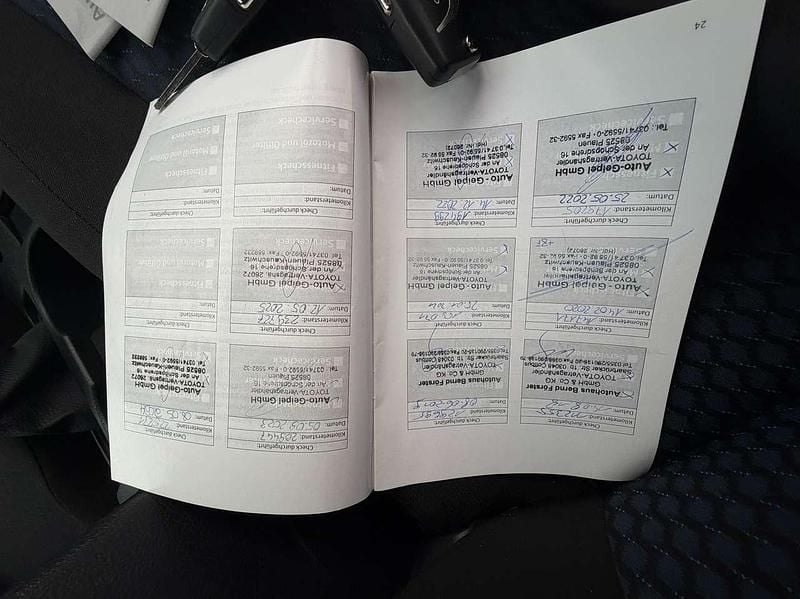 Gebraucht Toyota Auris Cool 99 PS (72 kW) 2012 Silber Kleinwagen