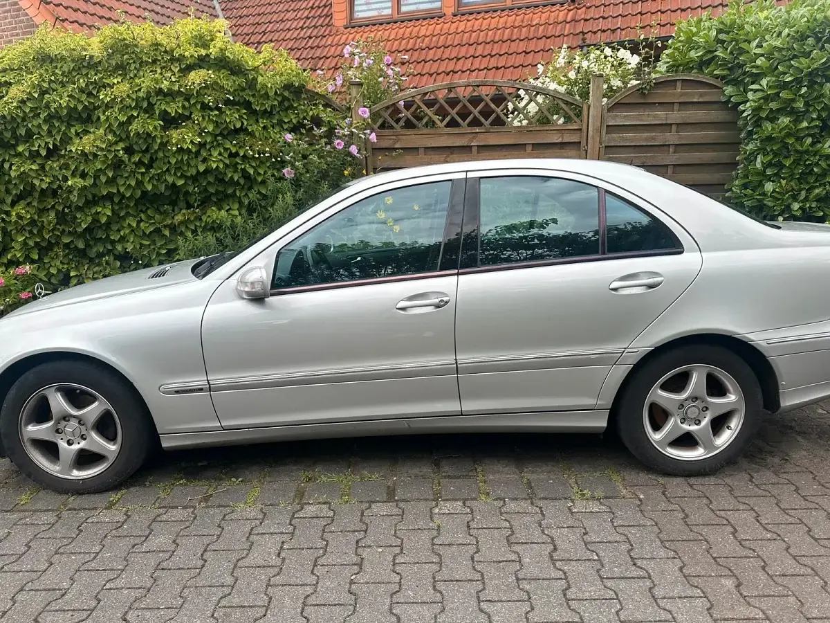 Gebraucht Mercedes C200 163 PS (119 kW) 2003 Silber Limousine