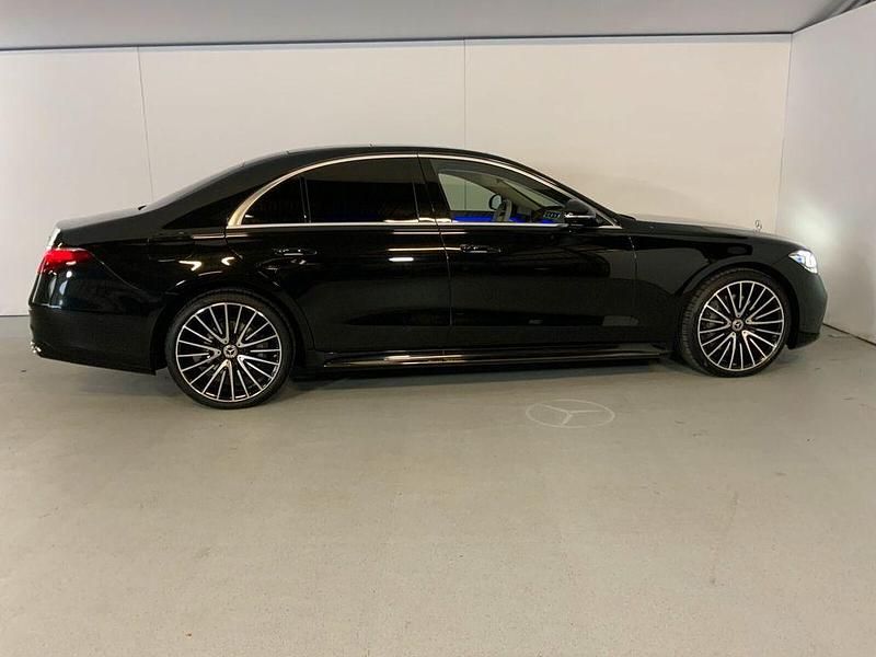 Gebraucht Mercedes S450 AMG line 367 PS (269 kW) 2025 Metalliclack obsidianschwarz Limousine