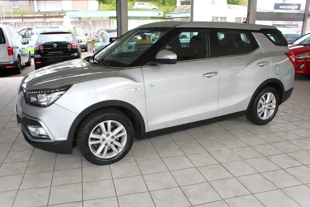 Gebraucht SsangYong Tivoli 116 PS (85 kW) 2018 Silber SUV