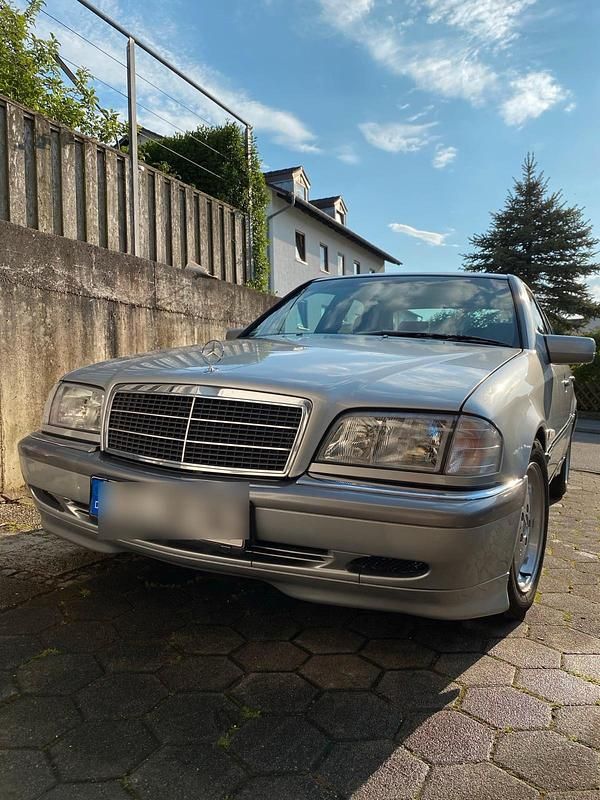 Silber Gebraucht 1997 Mercedes C180 Limousine | 2.100 € (Superpreis) - Bild 1/4