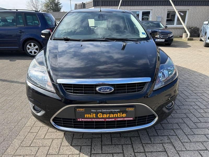 Gebraucht Ford Focus Titanium 101 PS (74 kW) 2010 Rot Limousine