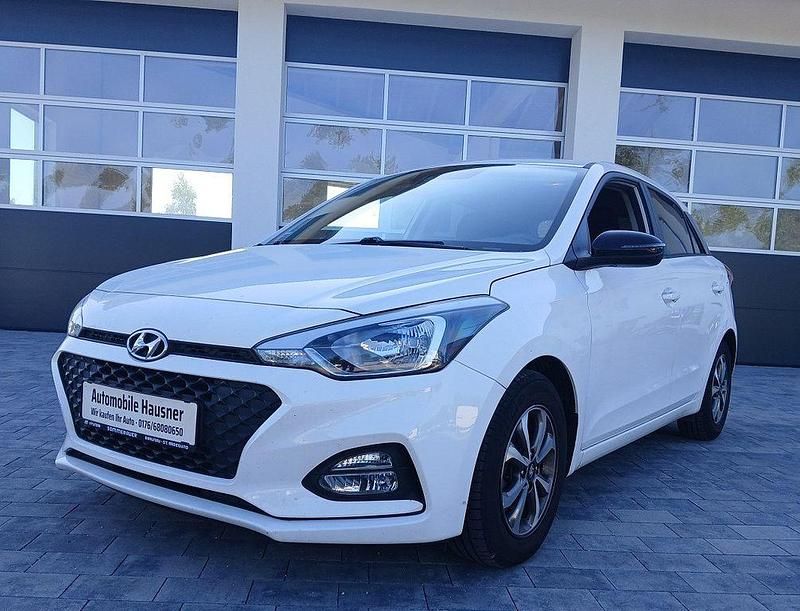Weiß Gebraucht 2019 Hyundai i20 Style Limousine | 8.950 € (Superpreis) - Bild 1/4