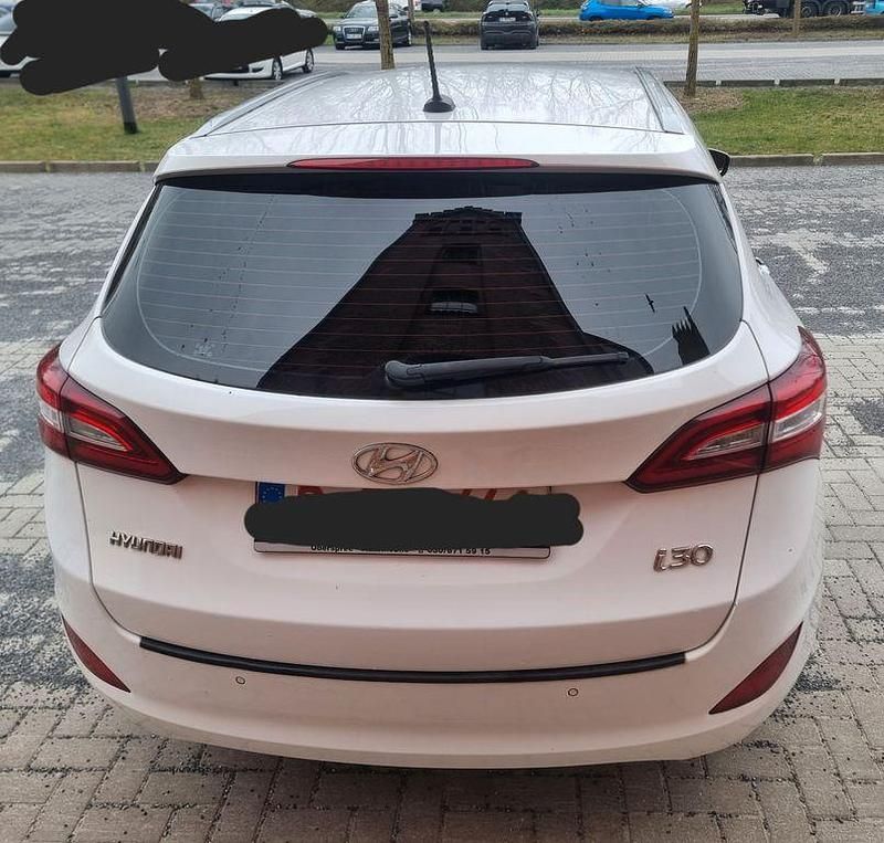 Gebraucht Hyundai i30 136 PS (100 kW) 2017 Weiß Limousine