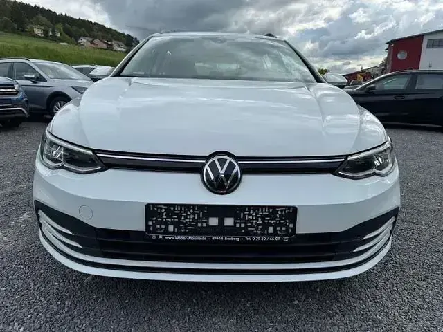 Second-hand VW Golf VIII Life 110 CP (80 kW) 2022 Alb Break