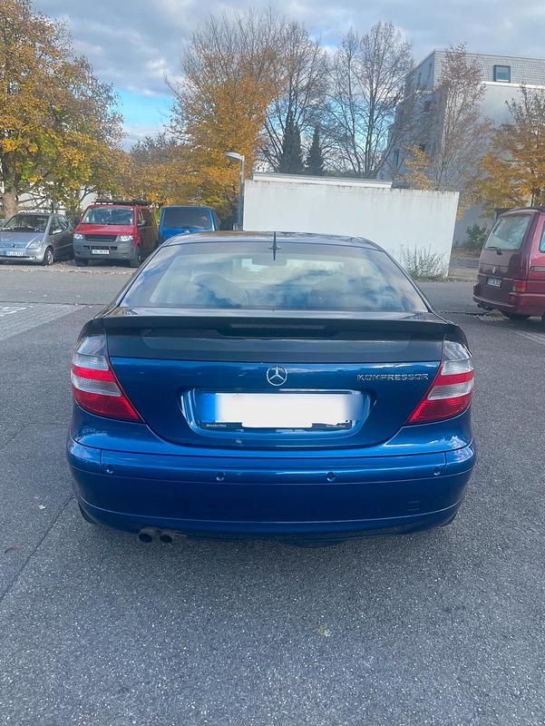 Gebraucht Mercedes C180 143 PS (105 kW) 2006 Blau Coupé