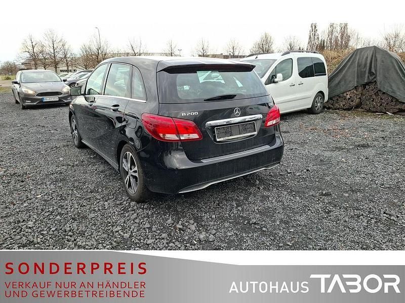 Gebraucht Mercedes B200 Style 136 PS (100 kW) 2015 Kosmosschwarz  metalliclack Van / Kleinbus