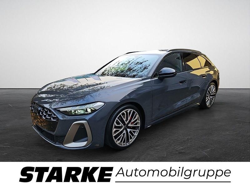 Grau (magnetgrau) Gebraucht 2024 Audi A5 Ambiente Coupé | 52.690 € (Guter Preis) - Bild 1/3