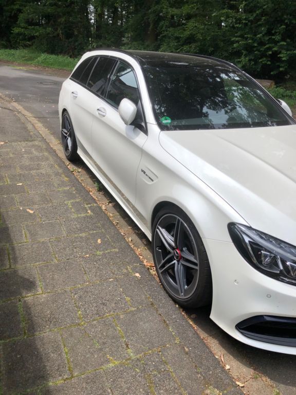 Weiß Gebraucht 2018 Mercedes C63 AMG AMG Kombi | 45.000 € (Guter Preis) - Bild 1/4