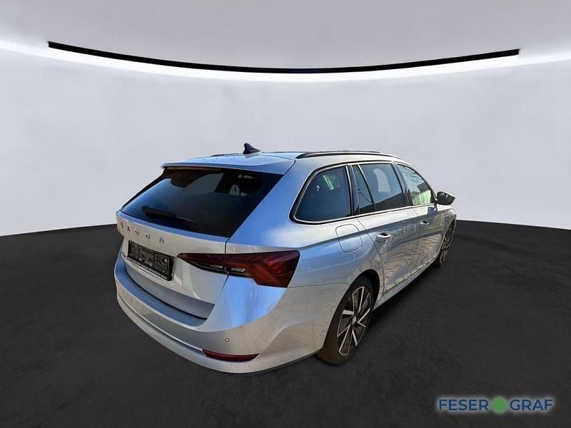 Gebraucht Skoda Octavia Clever 150 PS (110 kW) 2022 Brilliantsilber metallic Kombi