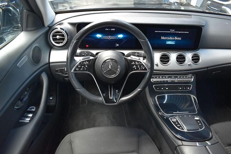 Gebraucht Mercedes E220 200 PS (147 kW) 2022 Schwarz Limousine