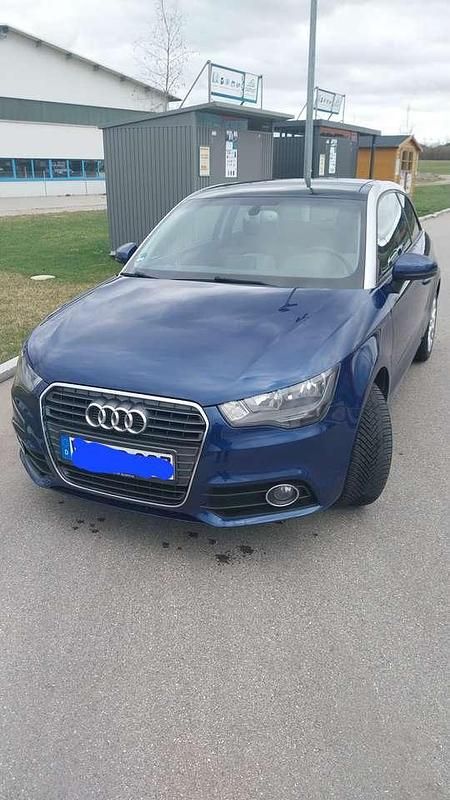 Gebraucht Audi A1 Attraction 86 PS (63 kW) 2014 Blau Kleinwagen