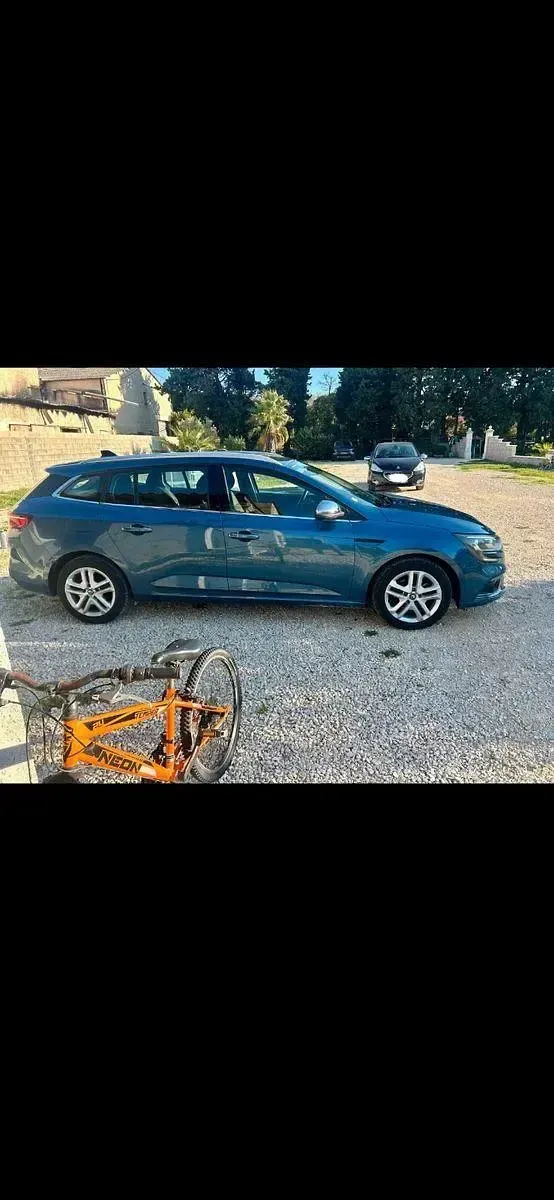 Gebraucht Renault Mégane GrandTour Play 110 PS (80 kW) 2018 Blau Kombi