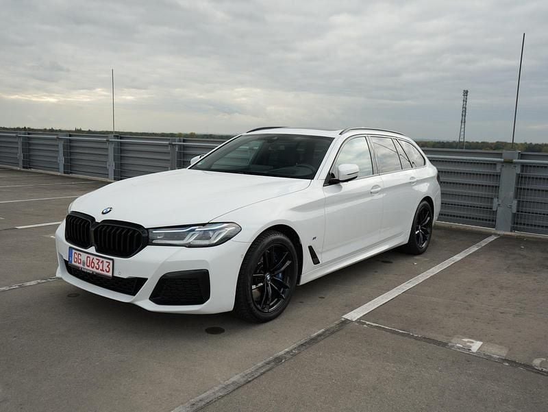 Weiß Gebraucht 2020 BMW 540 Shadowline Kombi | 32.900 € (Guter Preis) - Bild 1/4