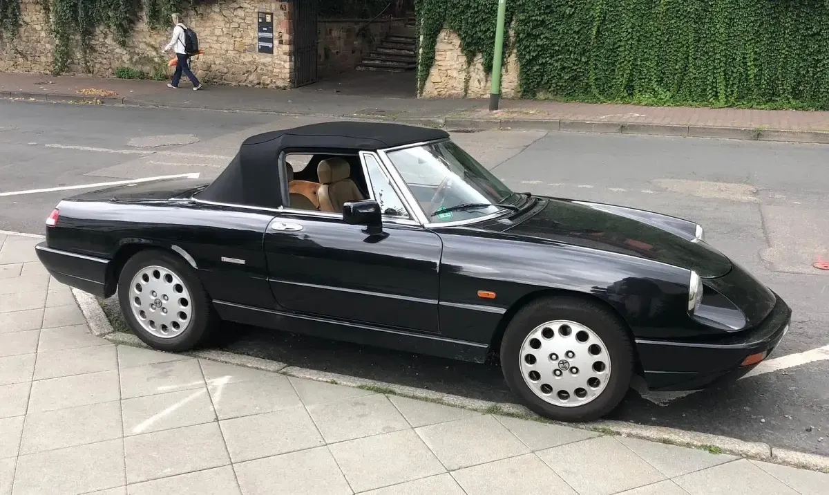Gebraucht Alfa Romeo Spider 120 PS (88 kW) 1990 Schwarz Cabrio