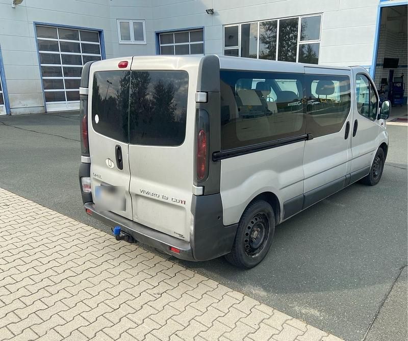 Gebraucht Opel Vivaro 101 PS (74 kW) 2006 Silber Van / Kleinbus