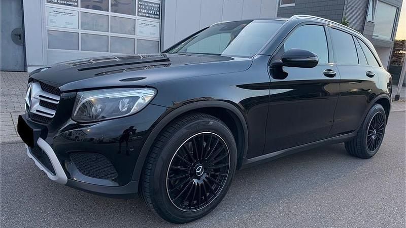 Schwarz Gebraucht 2015 Mercedes GLC220 SUV | 17.990 € (Teuer) - Bild 1/4