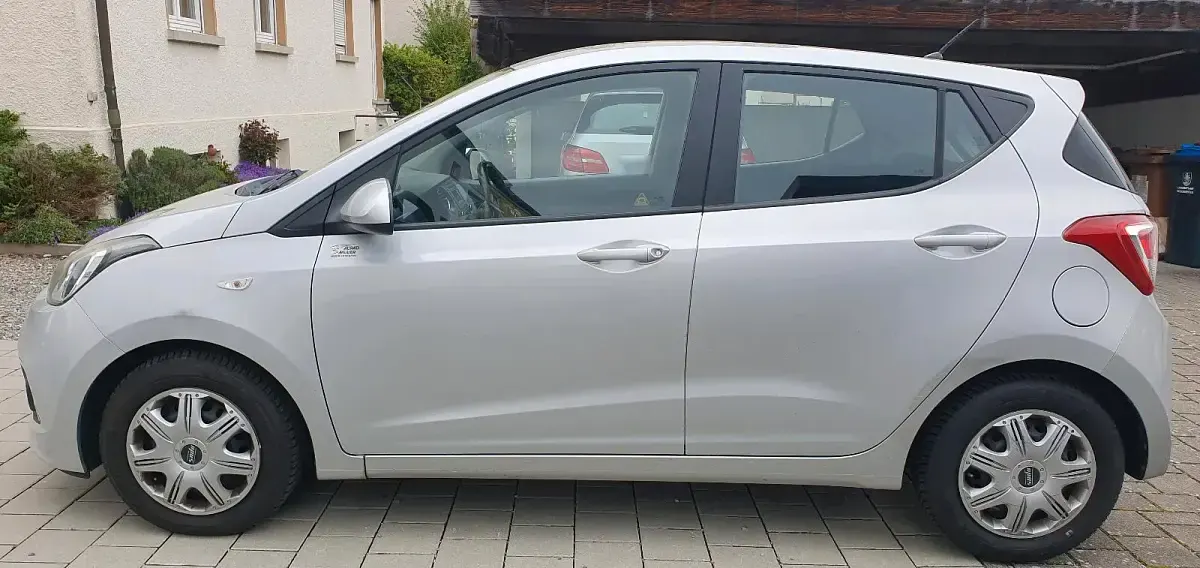 Gebraucht Hyundai i10 Edition 67 PS (49 kW) 2014 Silber Kleinwagen