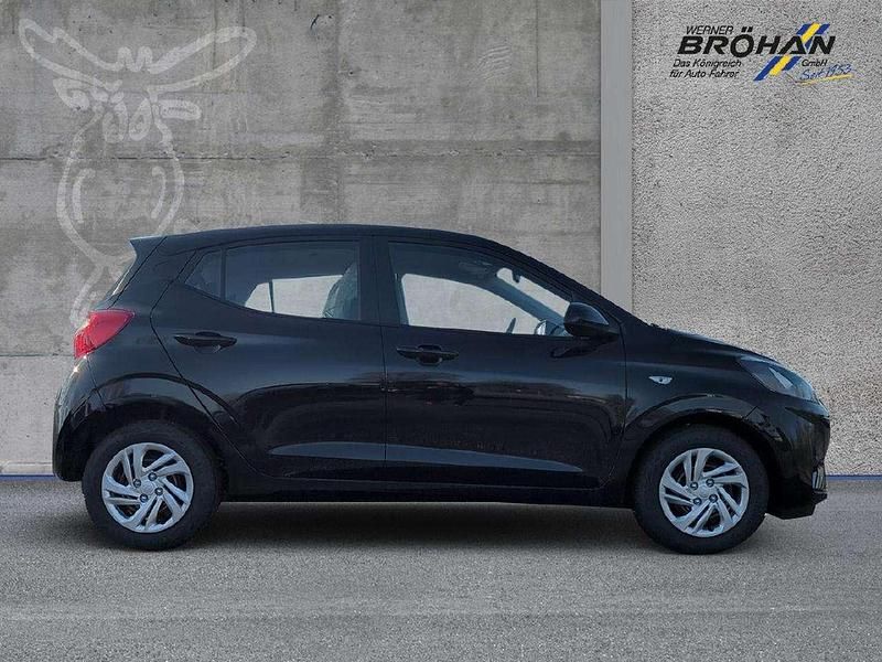 Gebraucht Hyundai i10 Select 63 PS (46 kW) 2025 Phantom black / met Kleinwagen