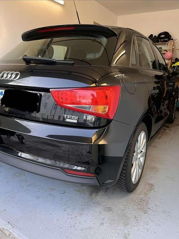 Gebraucht Audi A1 Basis 95 PS (69 kW) 2017 Schwarz Kleinwagen
