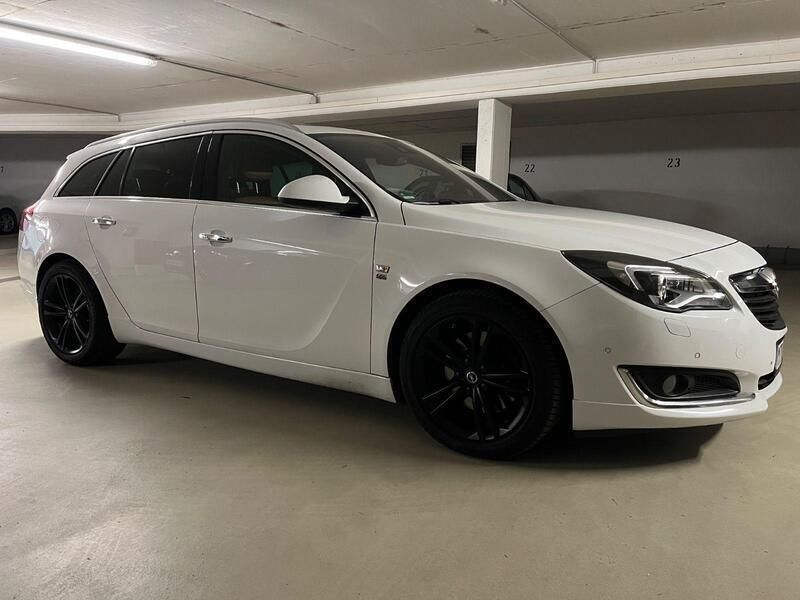 Weiß Gebraucht 2014 Opel Insignia Innovation Kombi | 9.500 € (Fairer Preis) - Bild 1/4