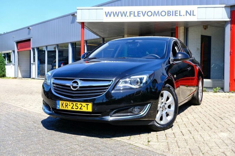 Schwarz Gebraucht 2016 Opel Insignia Executive Limousine | 9.950 € (Superpreis) - Bild 1/4