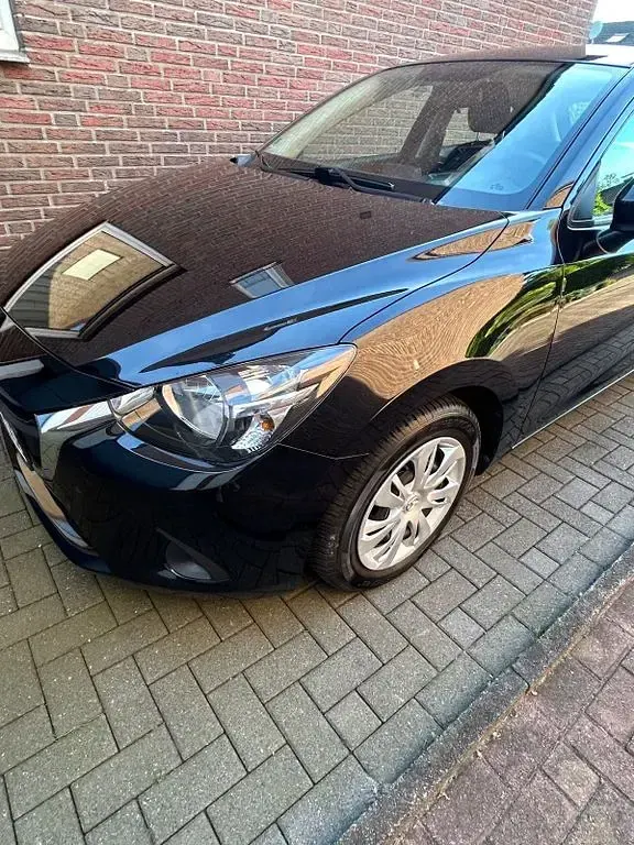 Gebraucht Mazda 2 Center-Line 90 PS (66 kW) 2016 Schwarz Limousine