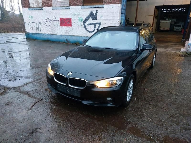 Gebraucht BMW 316 115 PS (84 kW) 2013 Schwarz Kombi