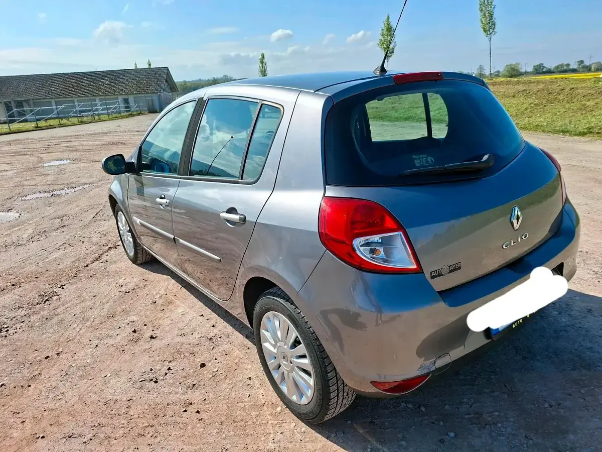Gebraucht Renault Clio III Dynamique 75 PS (55 kW) 2009 Grau Limousine
