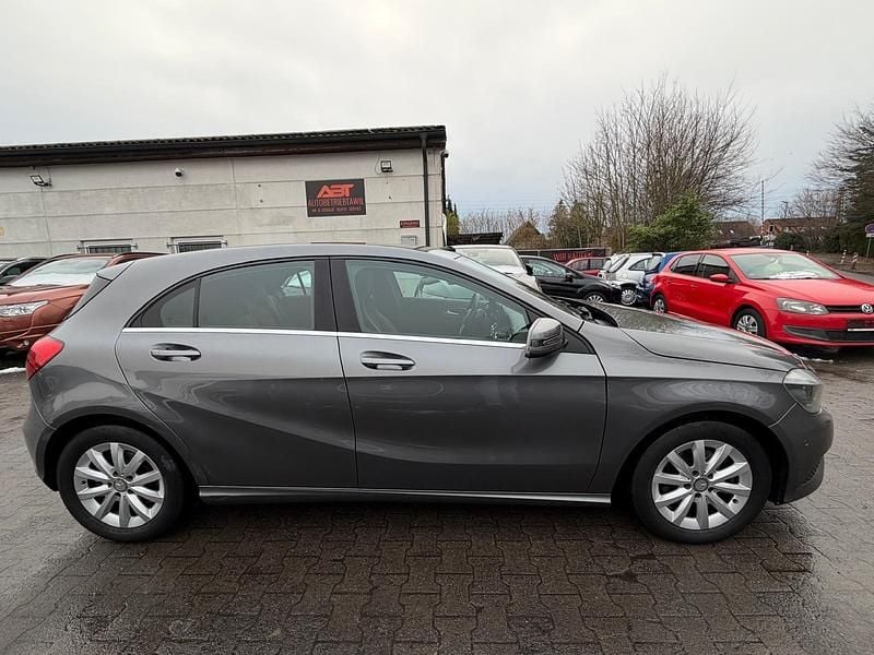 Gebraucht Mercedes A180 122 PS (89 kW) 2013 Grau Kleinwagen