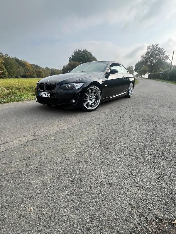 Schwarz Gebraucht 2008 BMW 320 Cabriolet M Sport Cabrio | 11.800 € (Teuer) - Bild 1/4