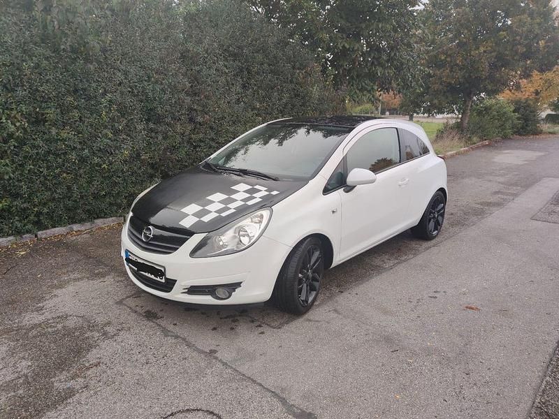 Weiß Gebraucht 2010 Opel Corsa Color Edition Limousine | 2.750 € (Guter Preis) - Bild 1/4