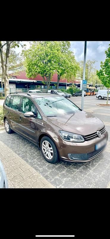 Braun Gebraucht 2011 VW Touran Van / Kleinbus | 4.000 € (Fairer Preis) - Bild 1/4