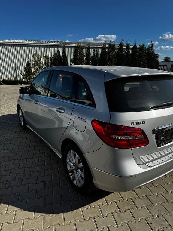 Gebraucht Mercedes B180 122 PS (89 kW) 2013 Silber Van / Kleinbus
