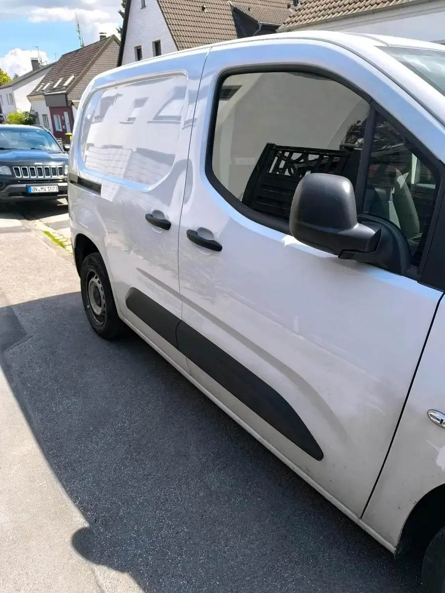 Używany Opel Combo 131 KM (96 kW) 2024 Biały Minivan