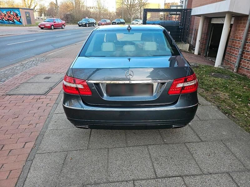 Gebraucht Mercedes E200 184 PS (135 kW) 2012 Grau Limousine