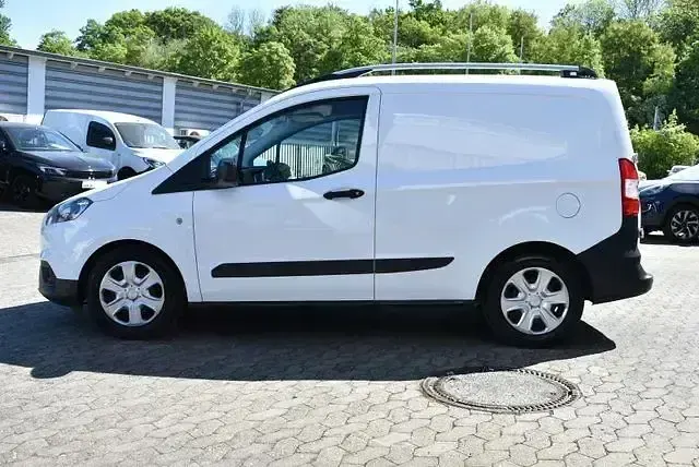 Gebraucht Ford Transit Courier Trend 75 PS (55 kW) 2020 Weiß Van
