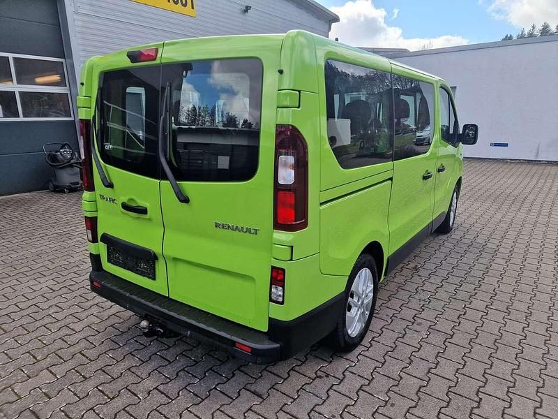 Gebraucht Renault Trafic Expression 145 PS (106 kW) 2016 Grün bamboo Van / Kleinbus
