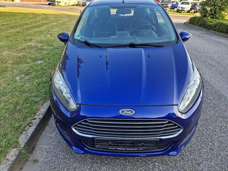 Blau Gebraucht 2015 Ford Fiesta SYNC Edition Kleinwagen | 4.500 € (Fairer Preis) - Bild 1/4