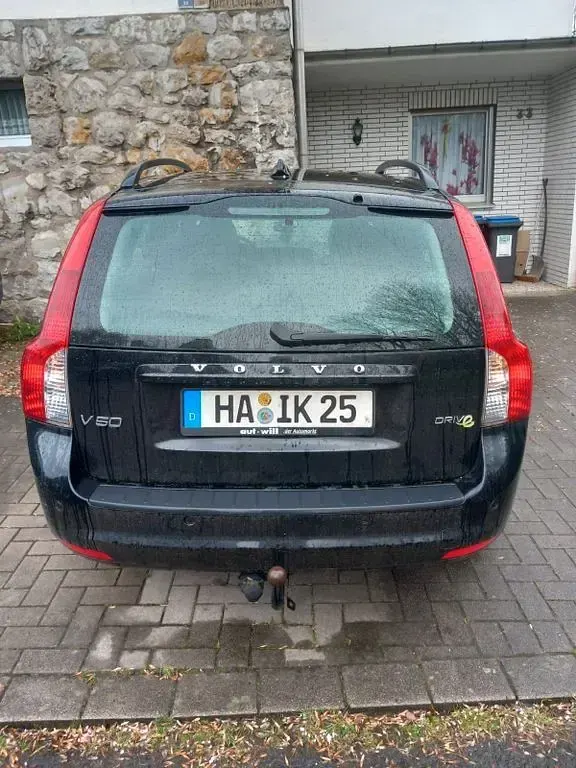 Używany Volvo V50 Kinetic 114 KM (83 kW) 2012 Czarny Kombi