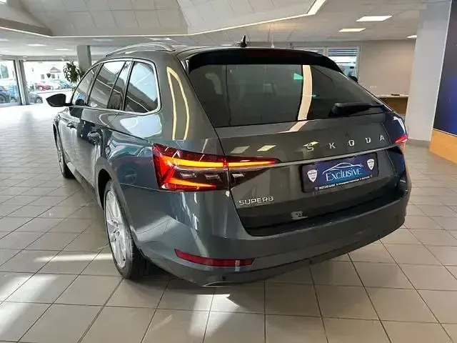 Gebraucht Skoda Superb Style 150 PS (110 kW) 2019 Grau Kombi